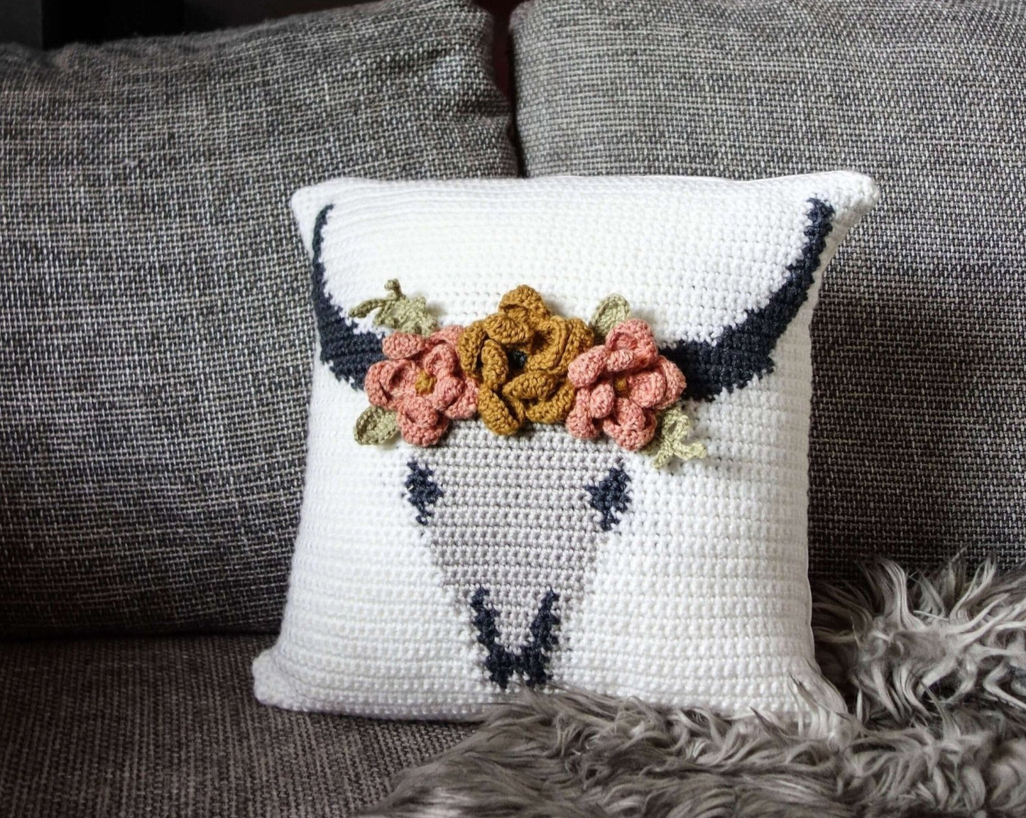 Patron au crochet - Coussin crâne fleuri - Crochetmilie