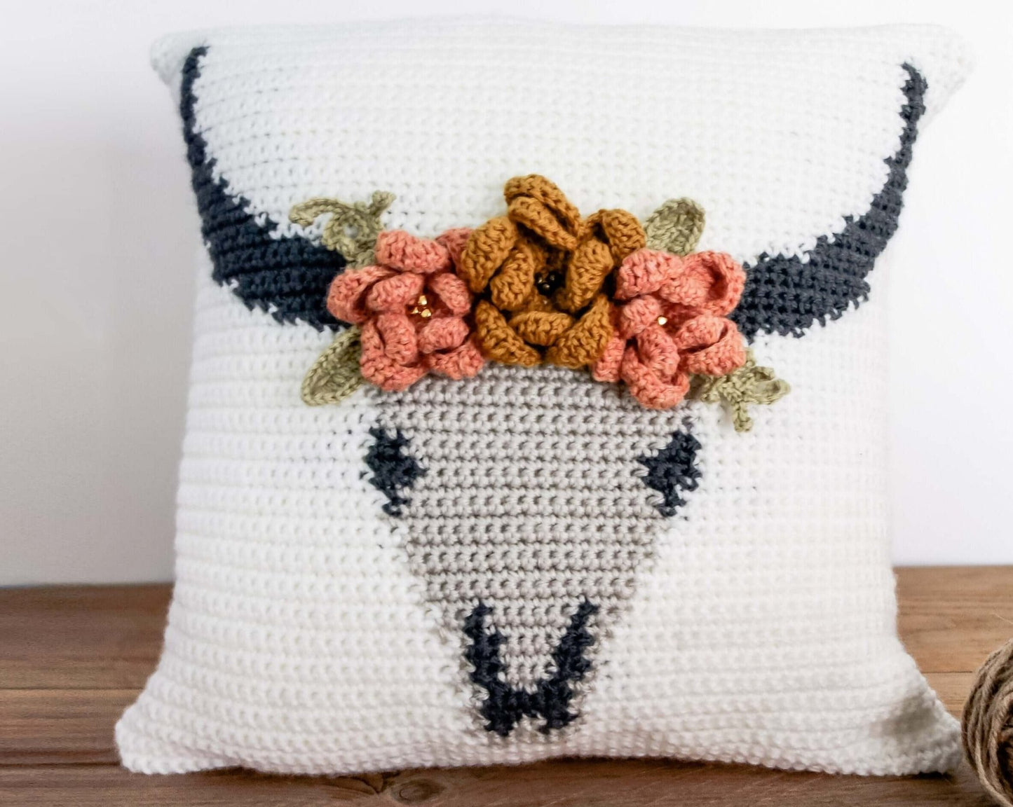 Patron au crochet - Coussin crâne fleuri - Crochetmilie
