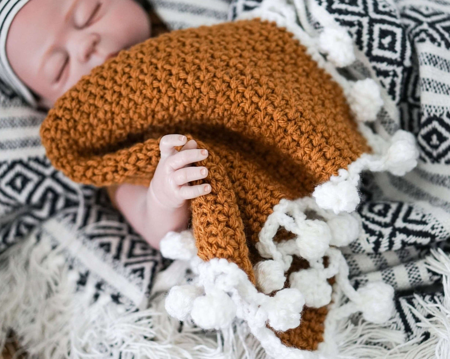 Patron au crochet - Couverture à pompon - Crochetmilie
