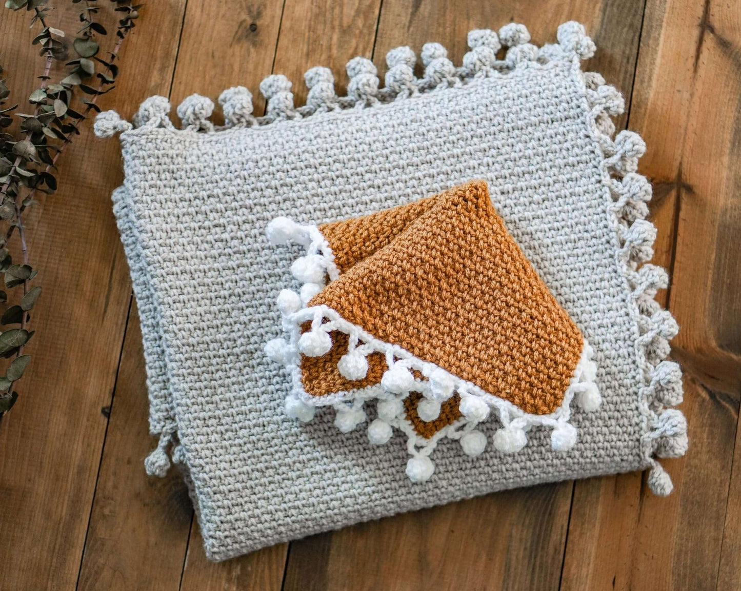 Patron au crochet - Couverture à pompon - Crochetmilie